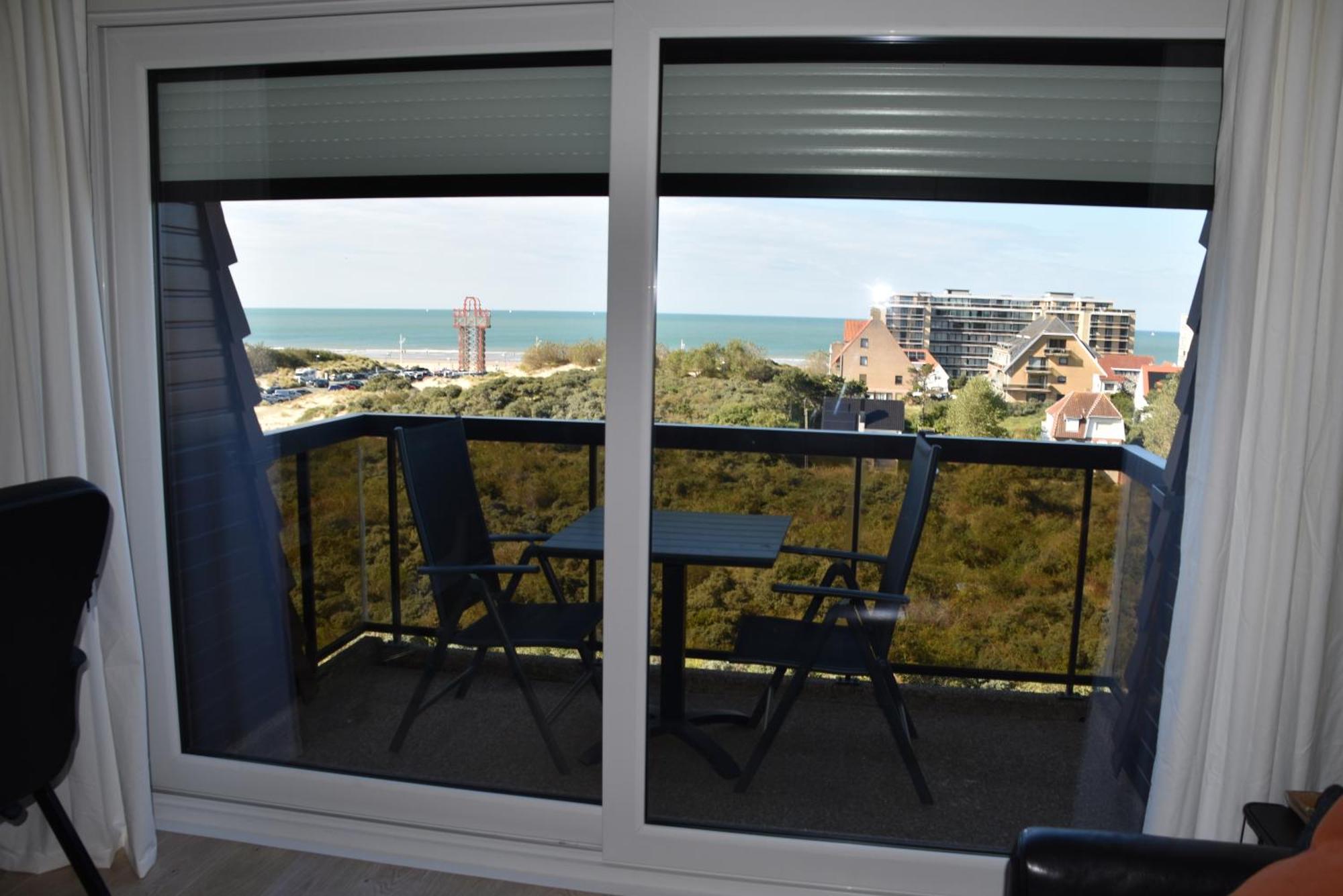 Recent Vernieuwd Appartement Met Zeezicht En Een Gratis Parkeerplaats Koksijde Ngoại thất bức ảnh