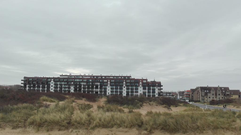 Recent Vernieuwd Appartement Met Zeezicht En Een Gratis Parkeerplaats Koksijde Ngoại thất bức ảnh
